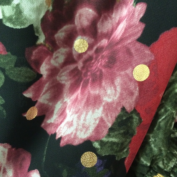 NWTOff-Shoulder Flounce-Sleeve Floral/Gold Dot Top - Picture 4 of 7